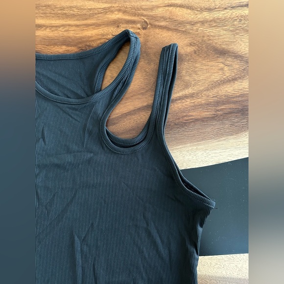 💥SALE💥 New Gorgeous Black bodysuit w/unique neckline. Size Small - Picture 2 of 10